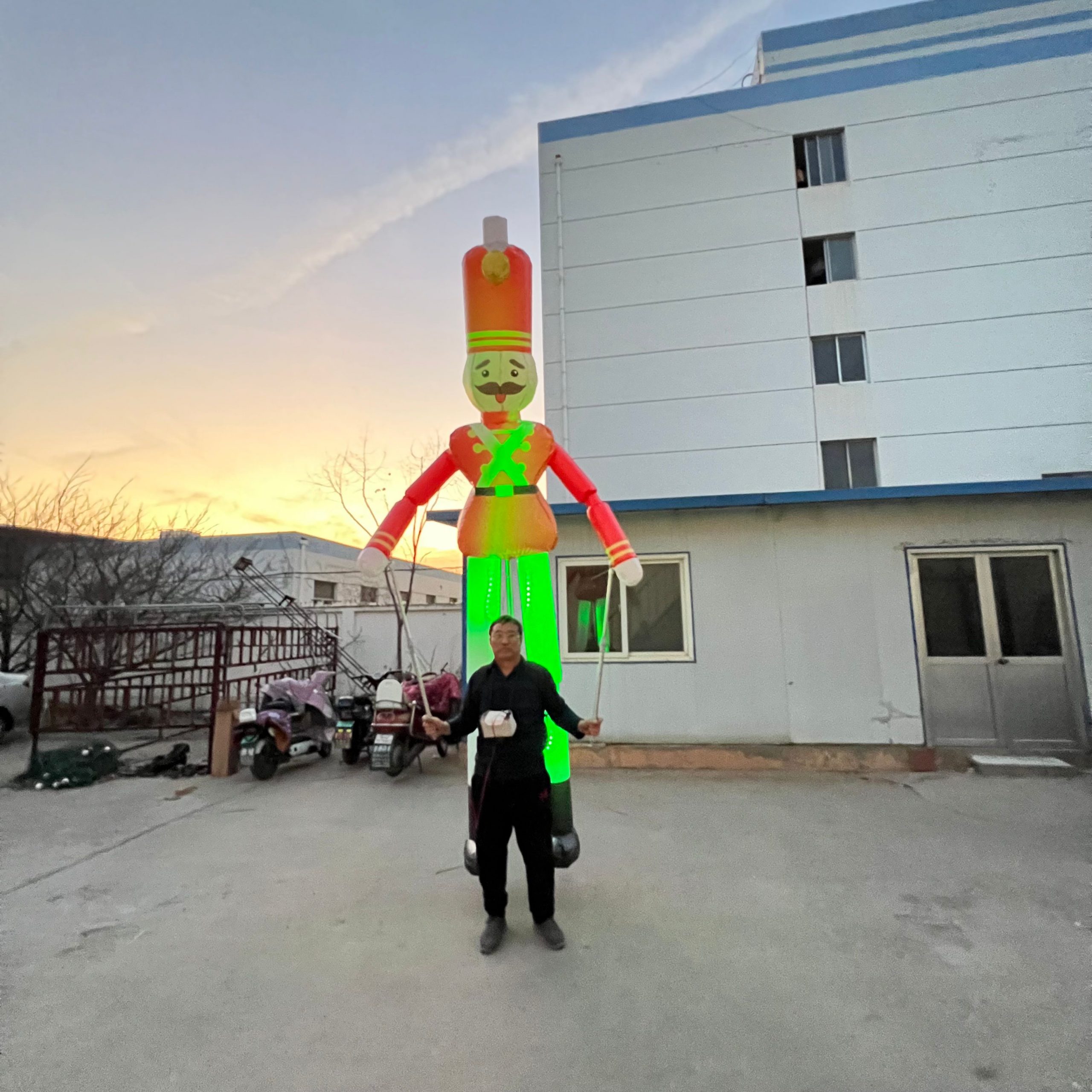 customized inflatable puppet for decoration Aiyate