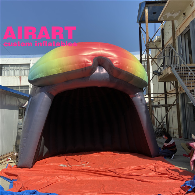 inflatable tunnel (22)