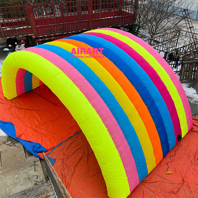 inflatable tunnel (32)