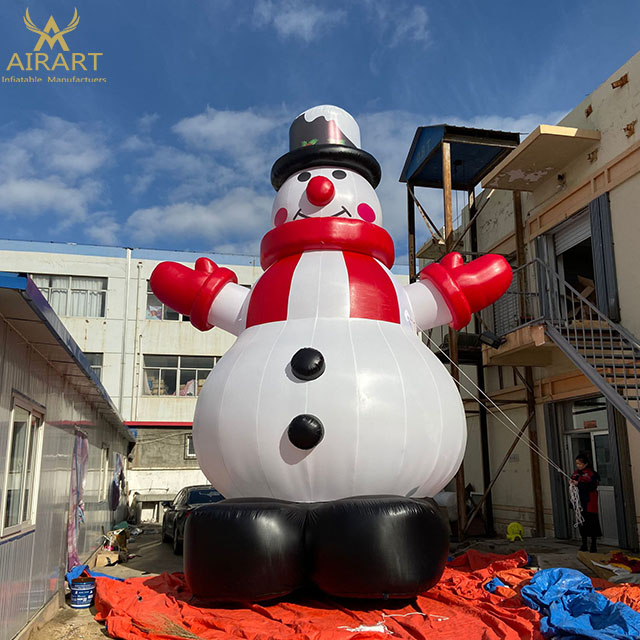 giant inflatable snowman cartoon for Christmas holiday