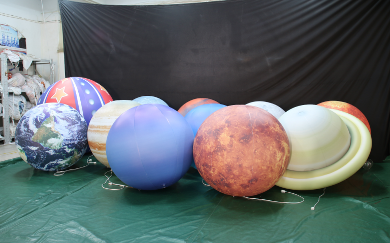 customized inflatable planets ball for event