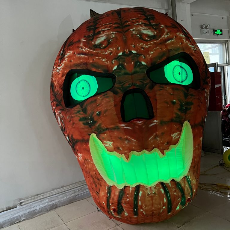 scary inflatable Halloween skull for party decoration