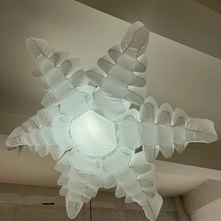 inflatable snowflake (1)