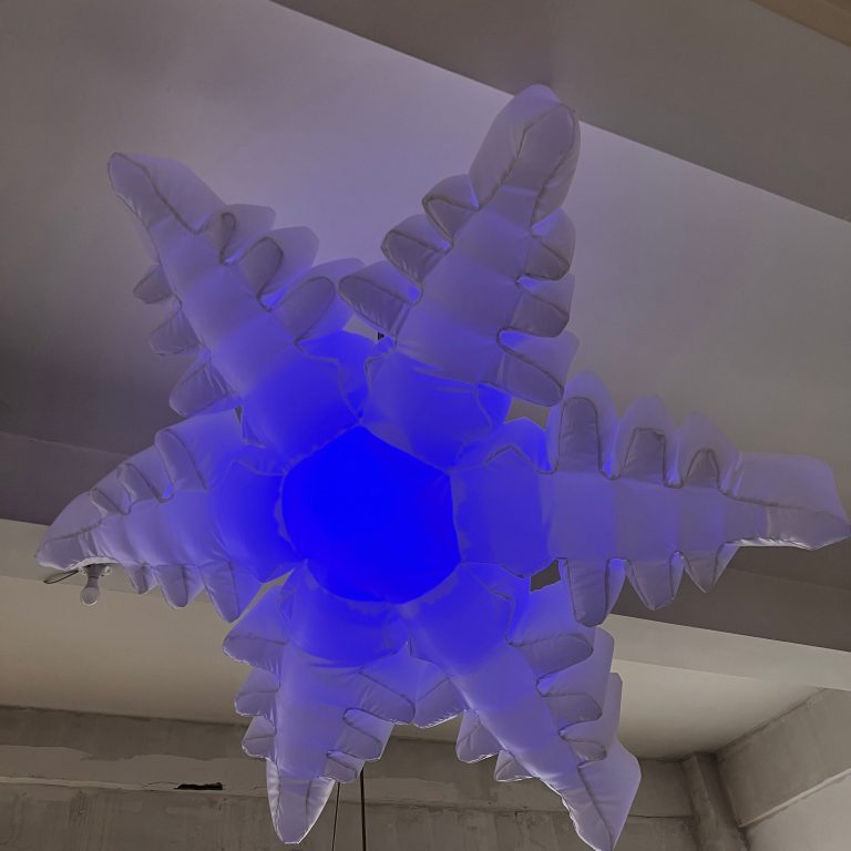inflatable snowflake (2)