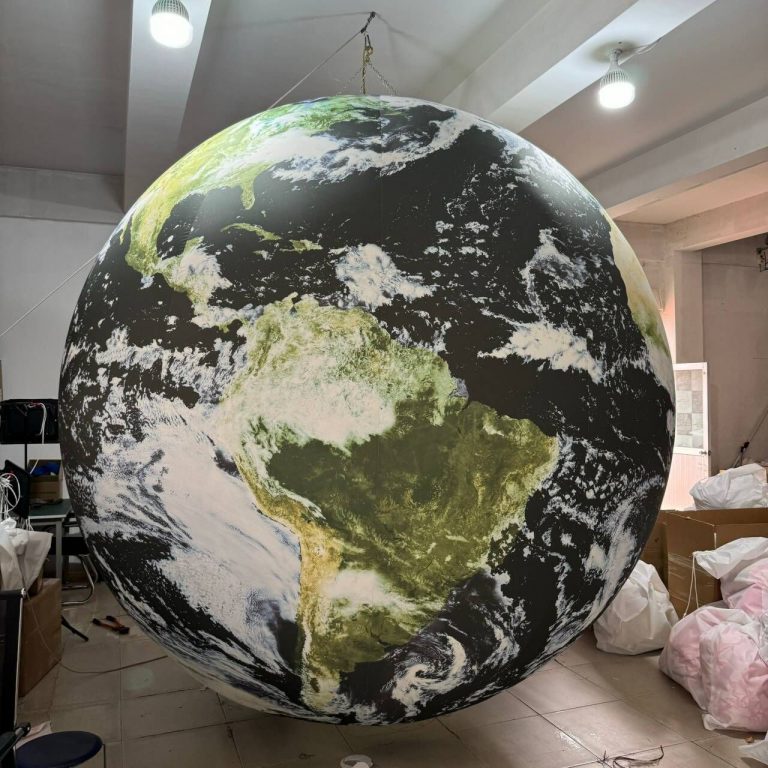inflatable earth (1)