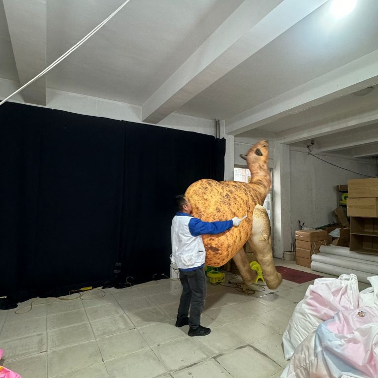 inflatable camel costume (3)