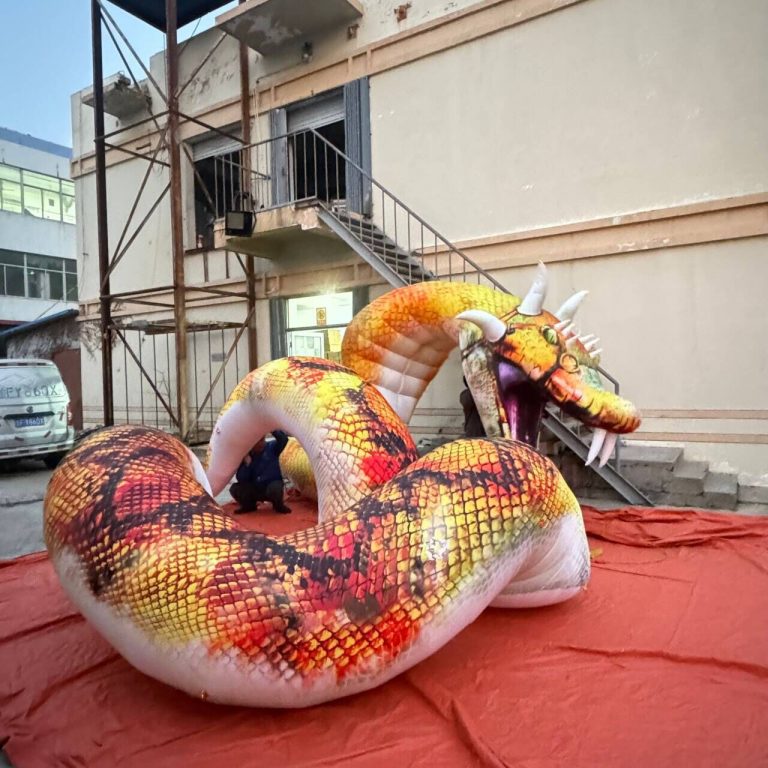 inflatable snake (4)