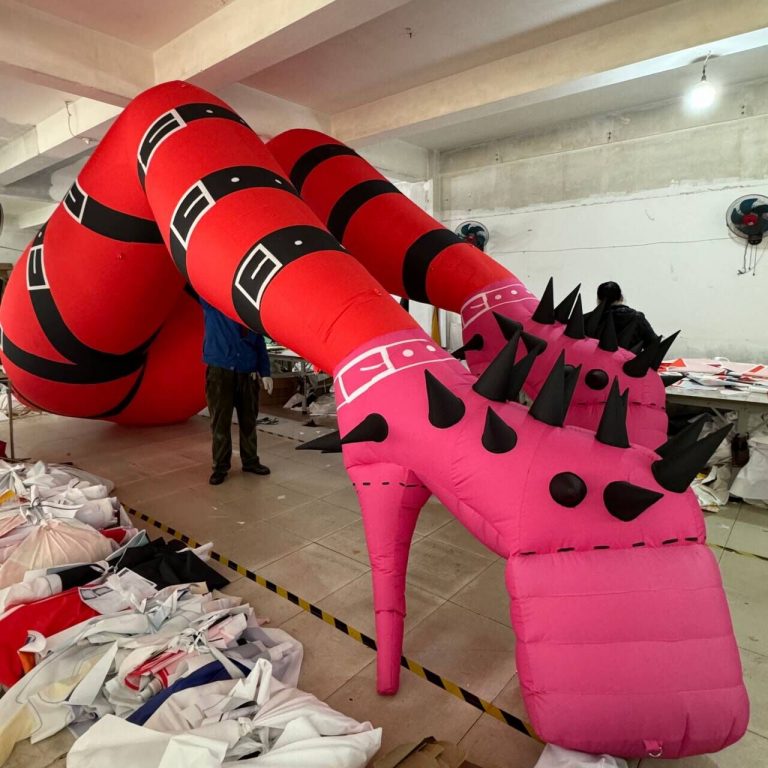 custom design inflatable legs for nightclub decoration