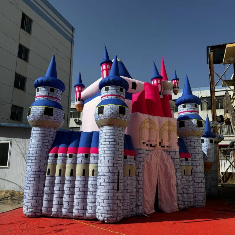6m tall inflatable castle (4)