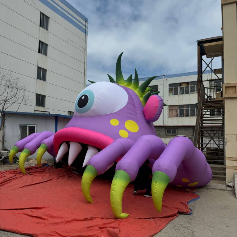 8m wide inflatable monster (1)