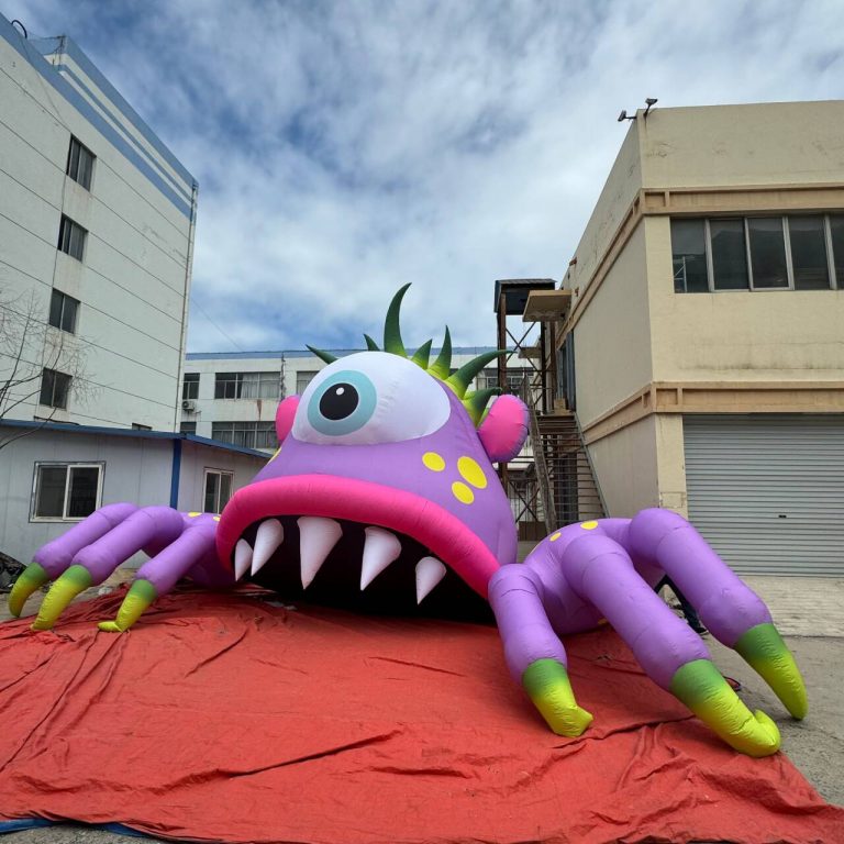 8m wide inflatable monster (2)