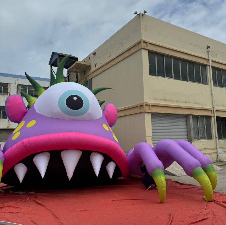 8m wide inflatable monster (4)
