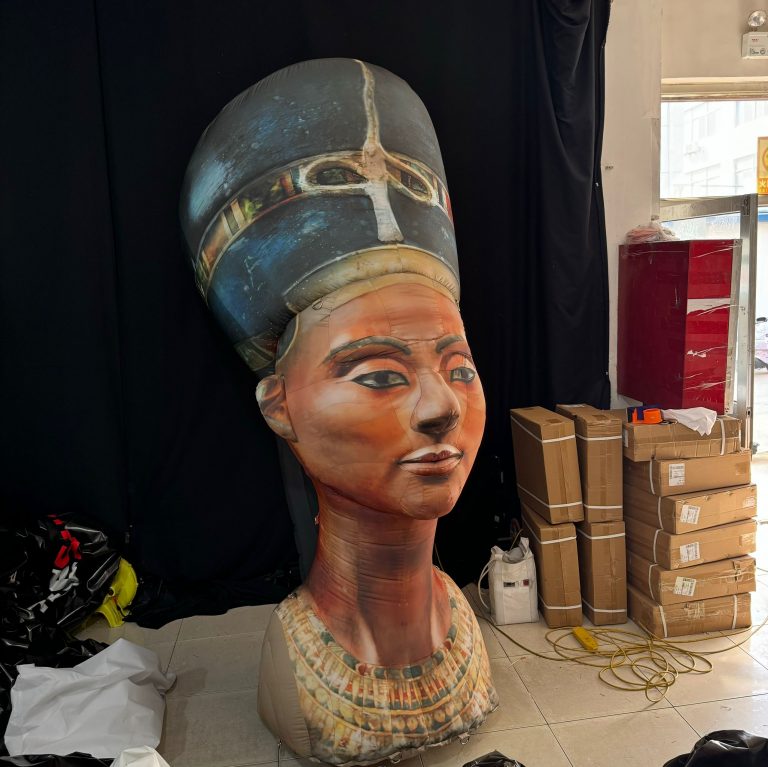 inflatable queen cartoon - AIRART
