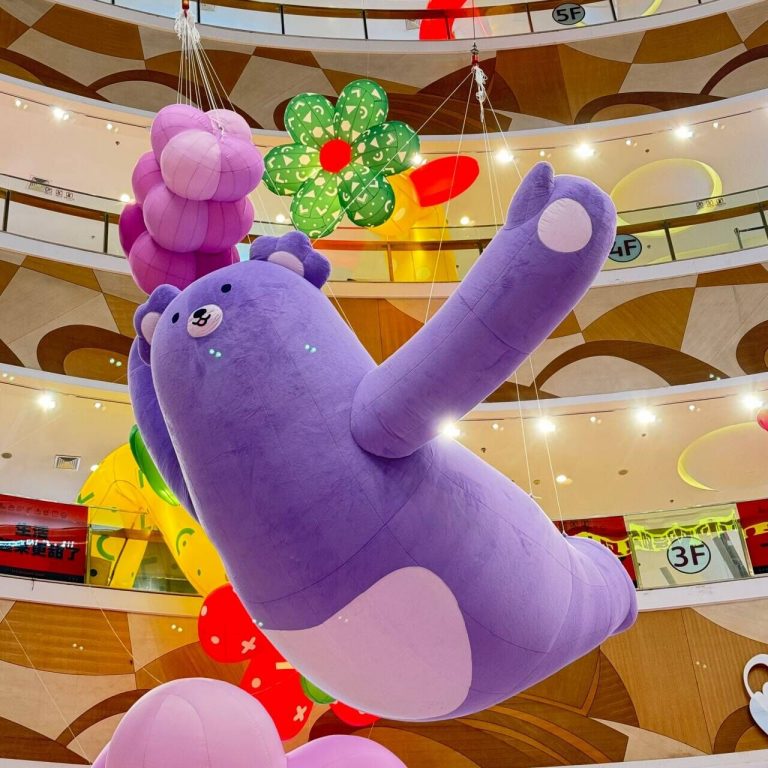 cute inflatable shopping mall decoration bear for theme event