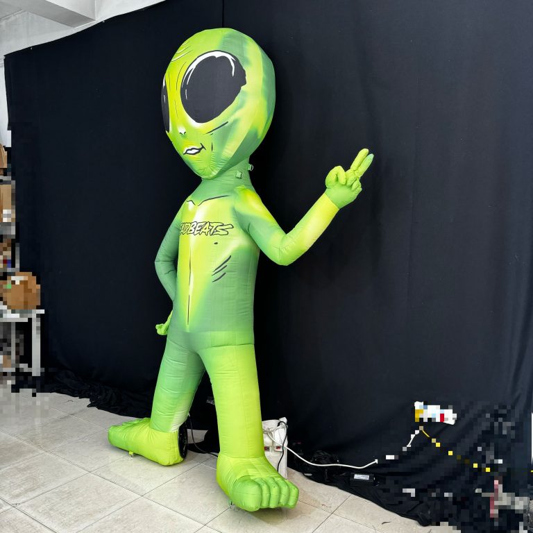 inflatable Alien (2)