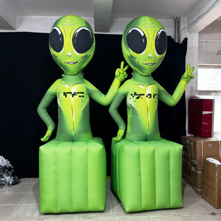 inflatable Alien (6)