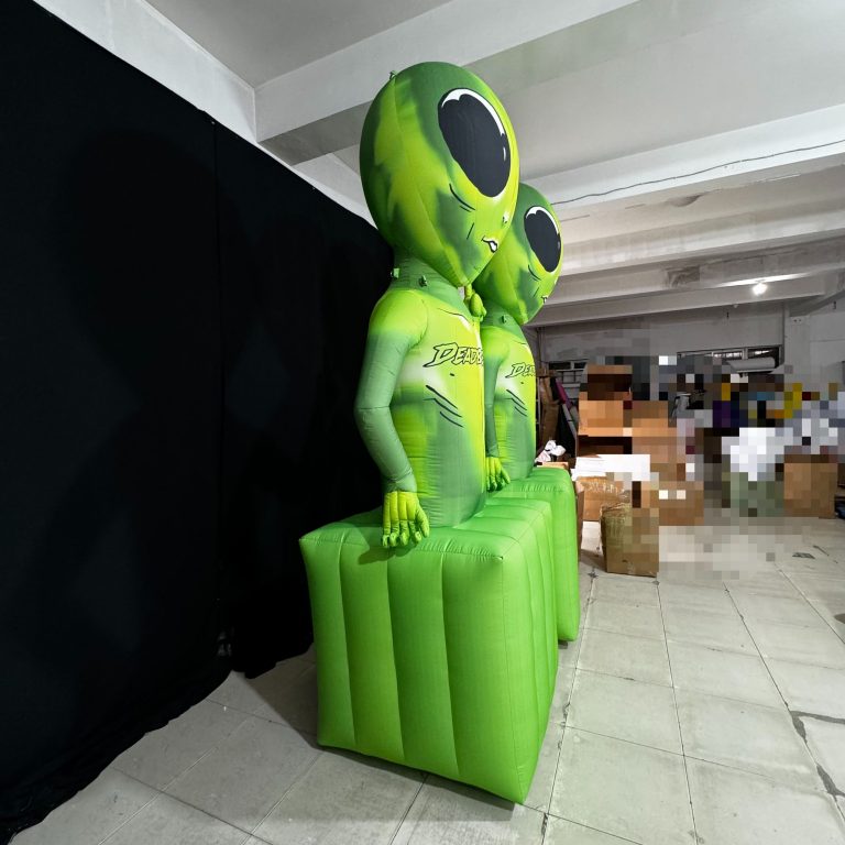 inflatable Alien (9)