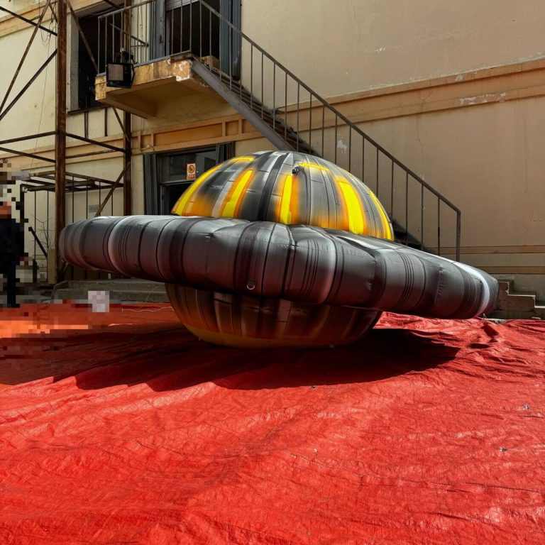 inflatable UFO (9)