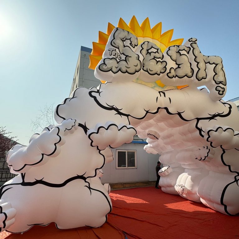inflatable cloud arch (8)