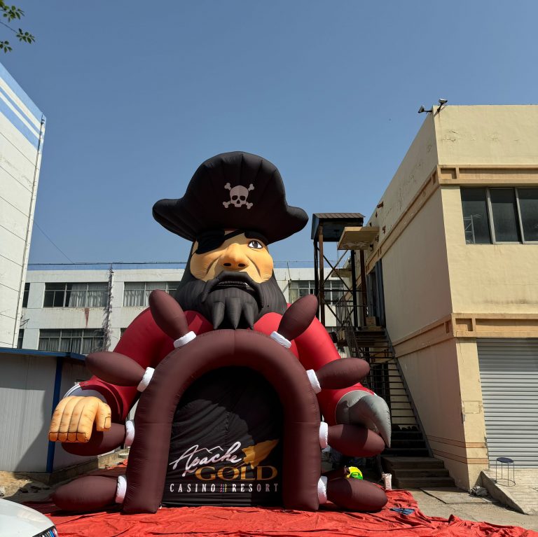 inflatable pirate tunnel (2)