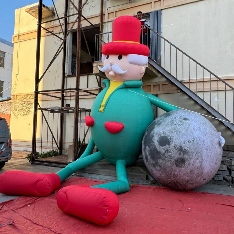inflatable man cartoons with moon custom inflatable event decorations