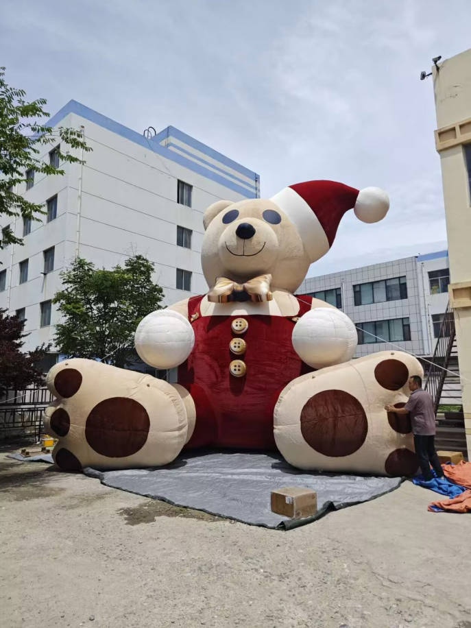 Inflatable Christmas Tree Buying Guide Size, Lighting, Setup & Commercial Use