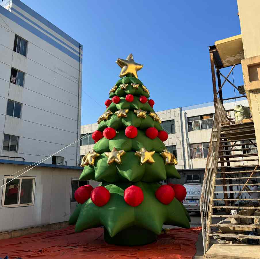 inflatable Christmas tree