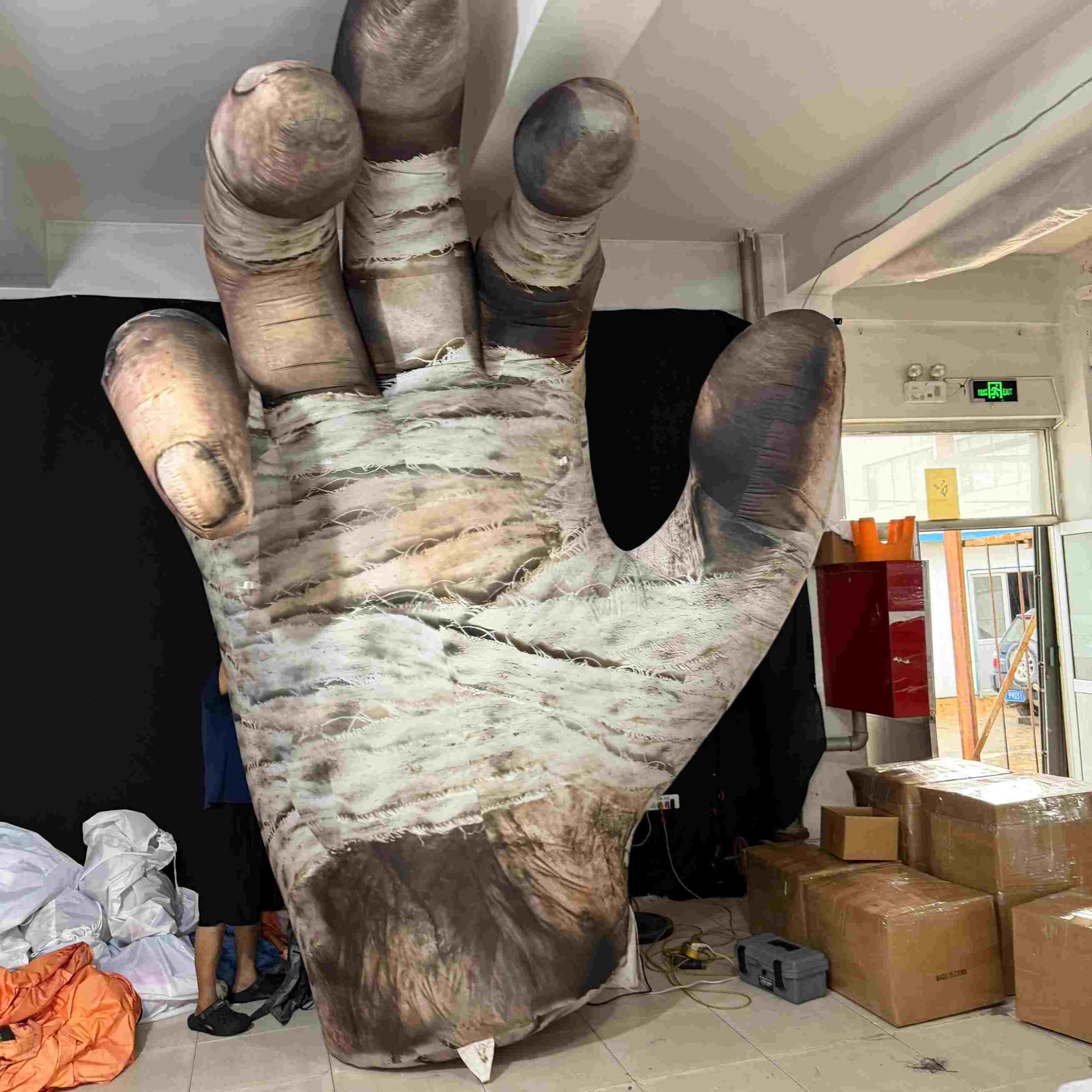 4m tall halloween hand (1)