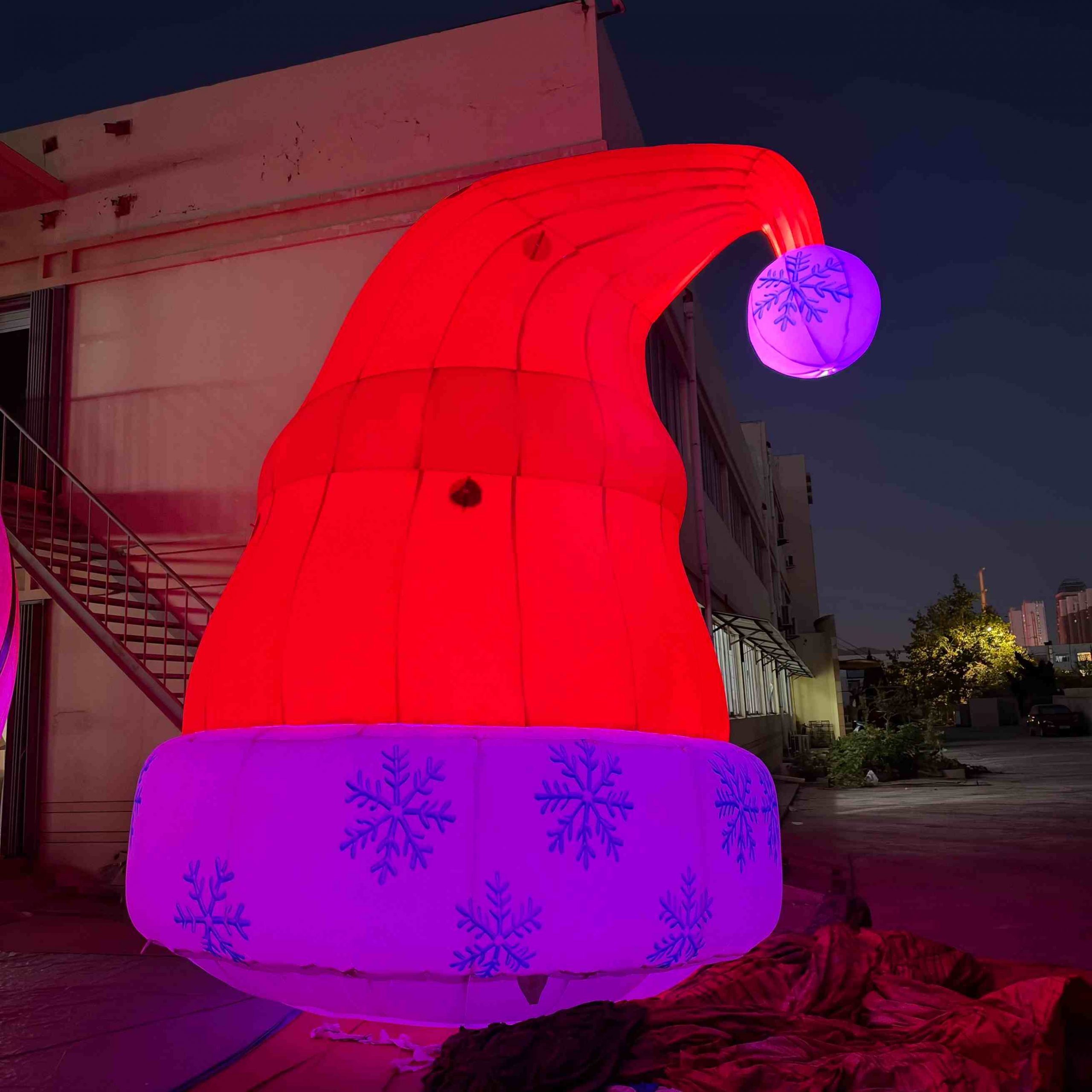 Commercial Christmas Inflatables Procurement Guide to Size Materials Blowers Shipping-01